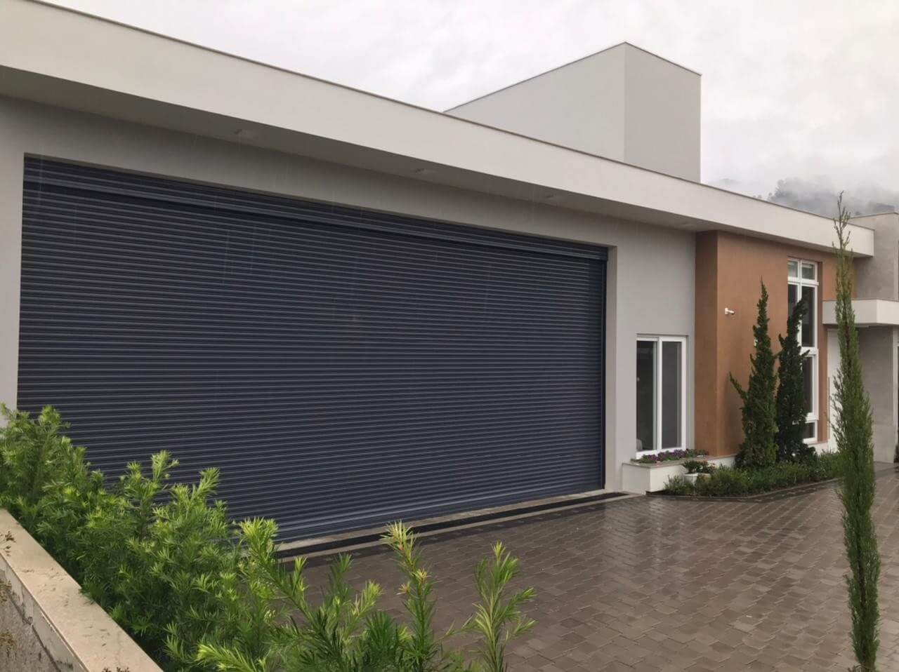 Fabricante de porta de enrolar: onde encontrar qualidade e entrega rápida
