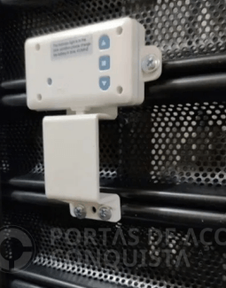 Sistema anti-esmagamento para porta de aço